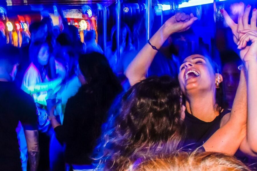 Lisbon: Disco Night Cruise with DJ and Open Bar - Key things you’ll notice right away