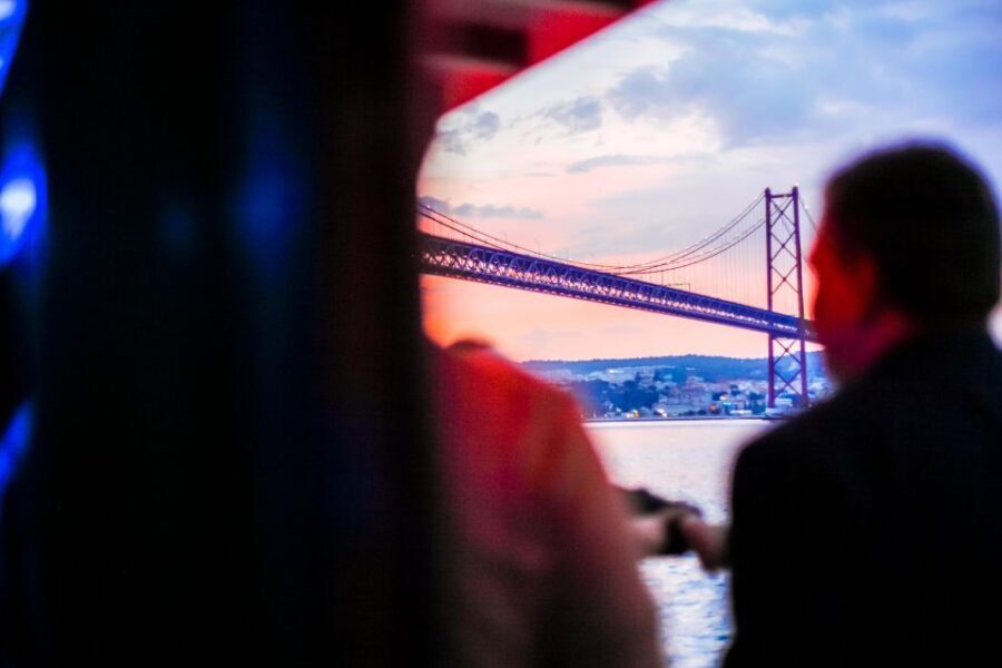 Lisbon: Disco Night Cruise with DJ and Open Bar - Where you board: finding Estação Fluvial Sul e Sueste without stress