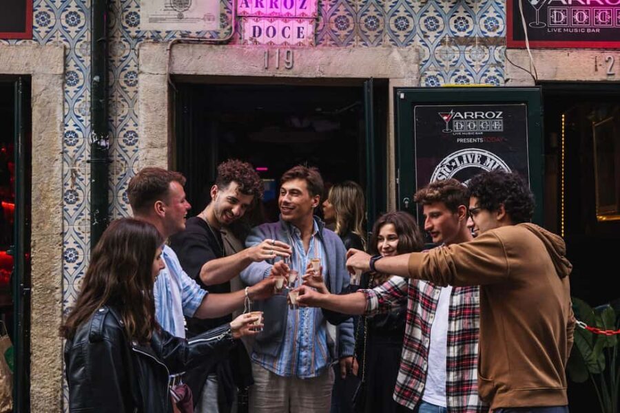 Lisbon: Drunken History Walking Tour with Included Drinks - Largo do Carmo to the first bar: settling into the mood