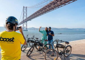 Lisbon: Electric Bike Tour by the River to Belém - Commerce Square start to 25 de Abril Bridge: getting your bearings fast