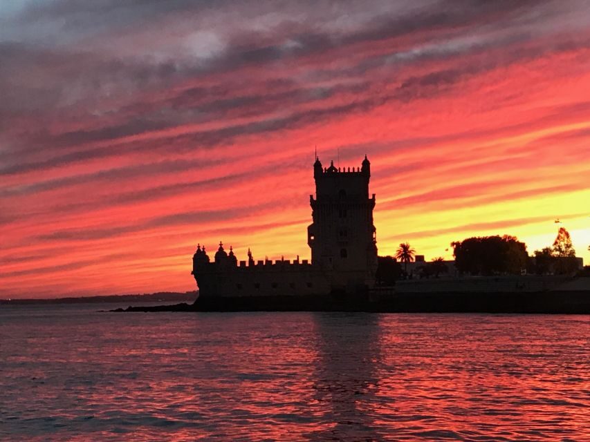 Lisbon: Enjoy a Sunset or Night Tagus River Sailboat Cruise - Sunset vs Night Sailing: Which Time Helps Your Photos and Your Mood