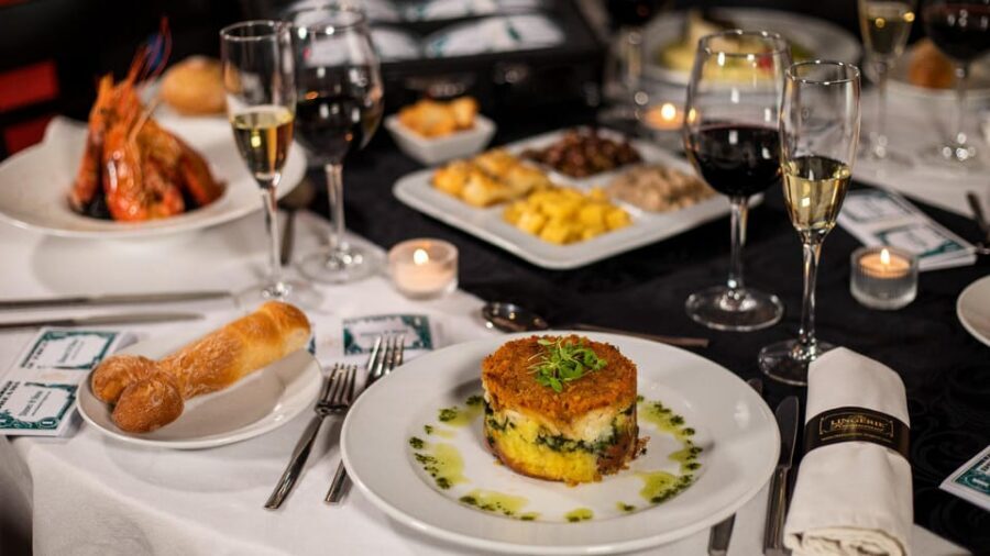 Lisbon: Erotic Cabaret Show and Dinner - How the 2.5 hours are paced from welcome to final toast