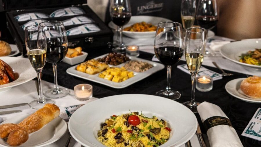 Lisbon: Erotic Cabaret Show and Dinner - Unlimited Portuguese wine: how it changes the value