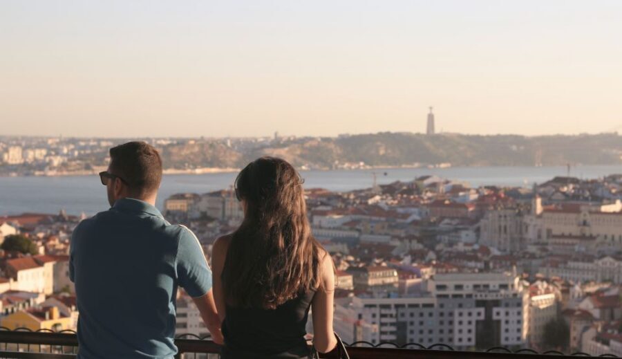 Lisbon: Fado Vadio Tour with Portuguese Tapas - Small group size: up to 10 people, and why that helps