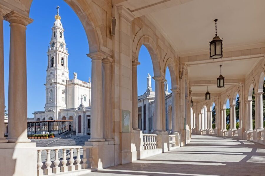 Lisbon: Fatima, Batalha, Nazare and Obidos Tour Hotel Pickup - Key things to know before you go