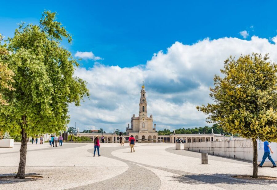 Lisbon: Fatima, Batalha, Nazare and Obidos Tour Hotel Pickup - Four towns, one day: what the route really feels like