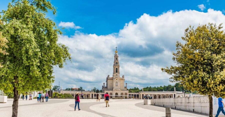 Lisbon: Fatima, Batalha, Nazare and Obidos Tour Hotel Pickup - Fatima Sanctuary: 1917, devotion, and how to use your time