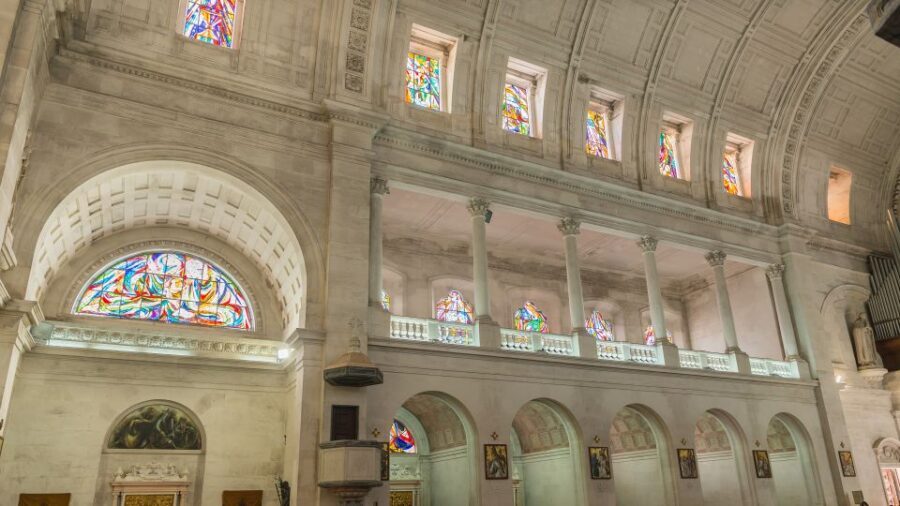 Lisbon: Fátima & The Shepherd Children Home Self-Guided Tour - Basilica of Our Lady of the Rosary: Burial Site and the Kneeling Pilgrim Path