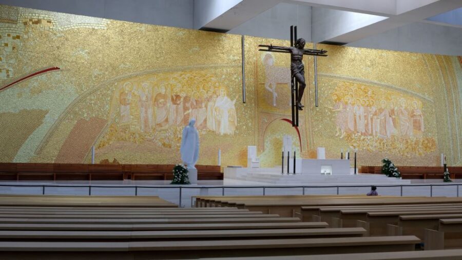 Lisbon: Fátima & The Shepherd Children Home Self-Guided Tour - Church of the Most Holy Trinity and the Tall Cross From 2007