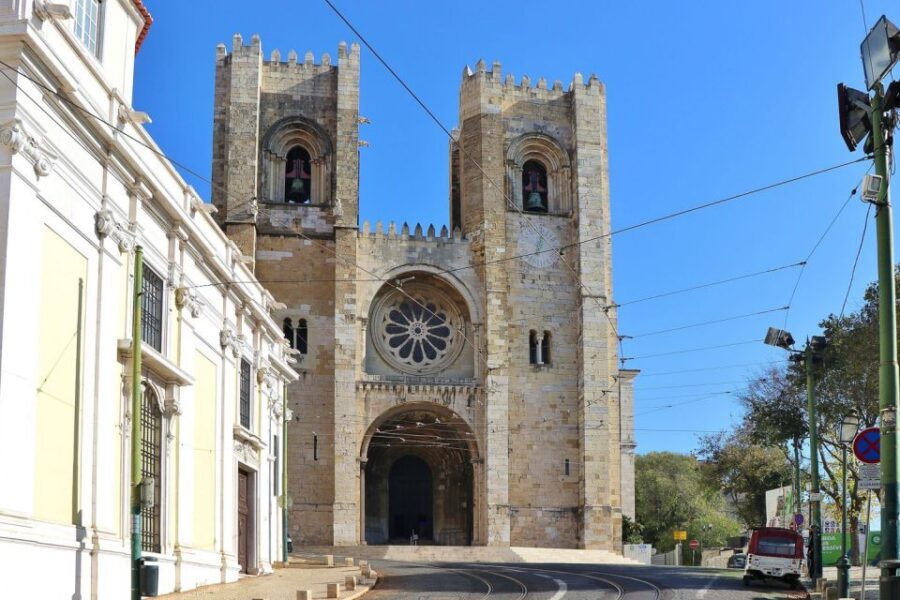 Lisbon: Full-Day Private Walking Sightseeing Tour - Entering Lisbon the right way: private walking beats checklist tourism