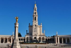 Lisbon: Full Day Tour to Fátima, Batalha, Nazaré and Óbidos - Fátima: from the Chapel of Apparitions to the Holy Trinity