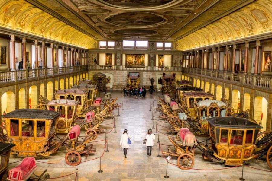 Lisbon: Half-Day City Tour - Alfama and Baixa-Chiado via the digital walking tour