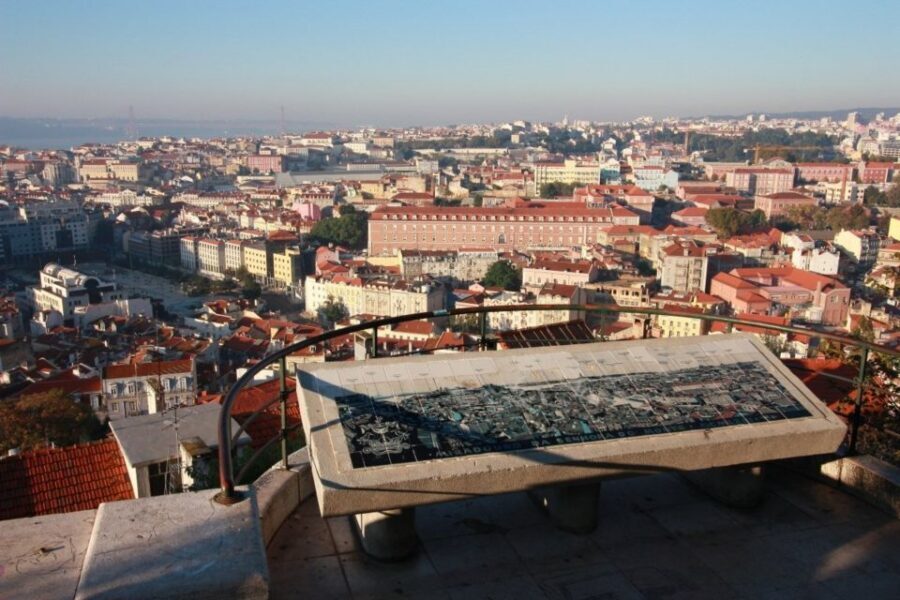 Lisbon: Half-Day City Tour - Meeting at Marquês de Pombal and the bus-ride rhythm