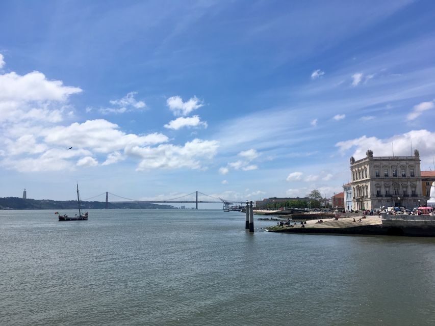 Lisbon: Hills, Alfama, and Mouraria Tour by Electric Bike - Why an e-bike is the correct tool for Lisbon hills