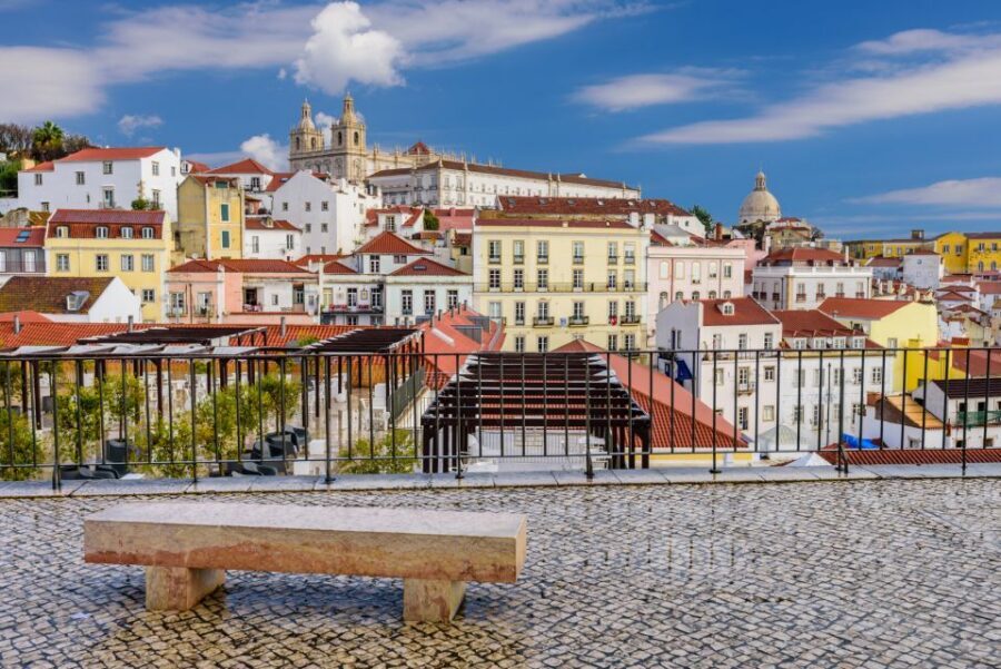Lisbon: Hills Red Tram Tour by Tram 28 Route 24-Hour Ticket - Where You Start: Praça do Comércio, the Easy Beginning