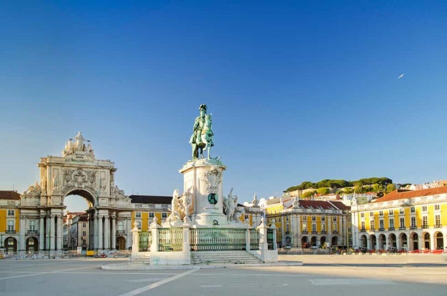 Lisbon: Historic City Tour by Tuk-Tuk - Stop-by-stop: from Lisbon Cathedral to the Pink Street