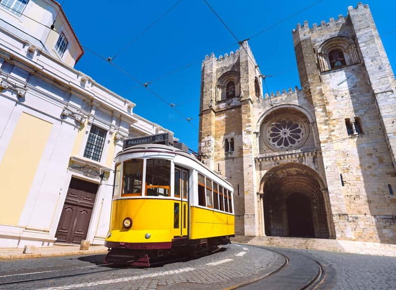 Lisbon: Historical Tour on a Tukxi - Mouraria’s Short Stop: Multicultural Streets and Food Clues