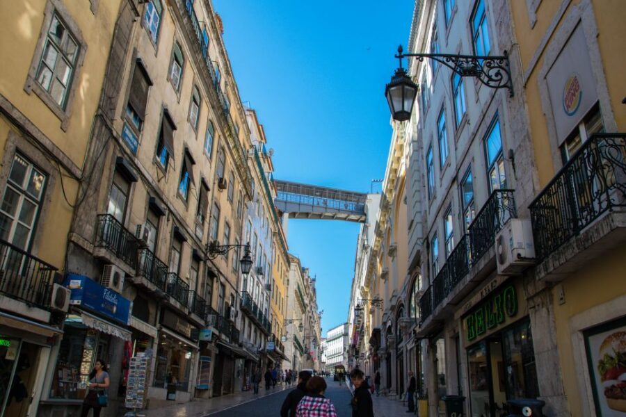Lisbon: Historical Tour on a Tukxi - Sé Cathedral and the National Pantheon Area: Lisbon’s Power Centers