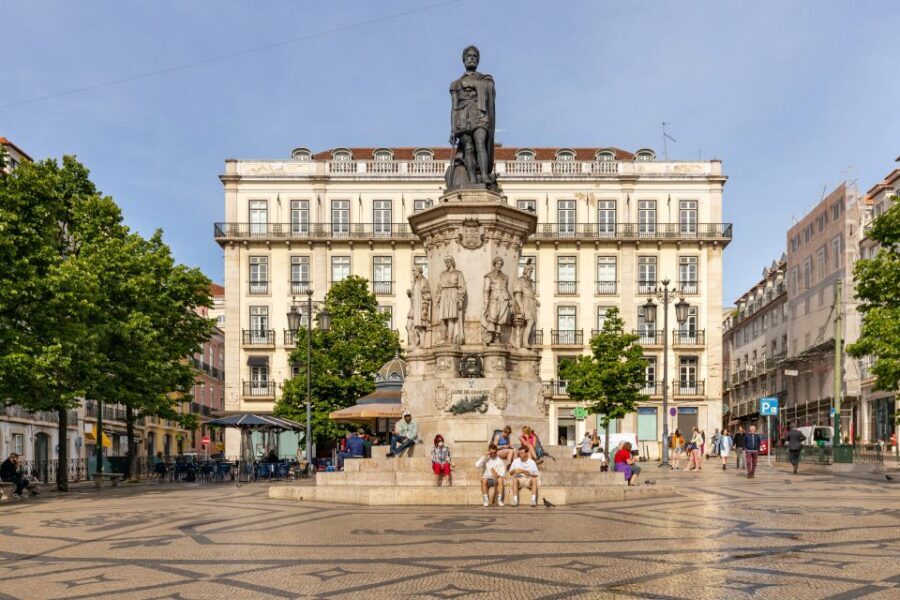 Lisbon: History, Stories and Lifestyle Walking Tour - San Roque Church: Mannerist and Baroque details you can actually spot
