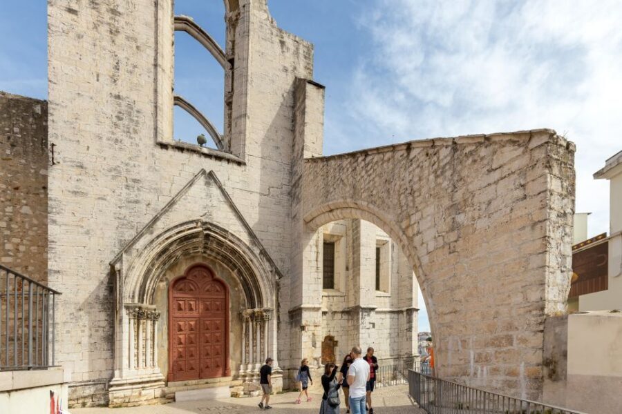Lisbon: History, Stories and Lifestyle Walking Tour - Baixa street life: a practical break in the middle