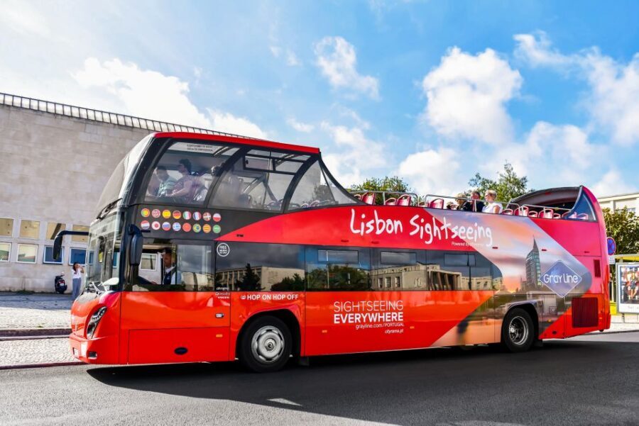 Lisbon: Hop-On Hop-Off Bus Tour - Audio guides, digital walking tour, and the reality of recordings