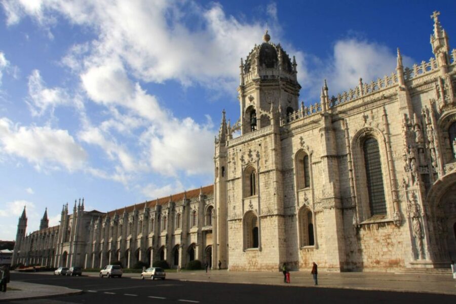 Lisbon: Jerónimos Monastery E-Ticket and Audio Guide - Getting to Jerónimos Monastery without stress