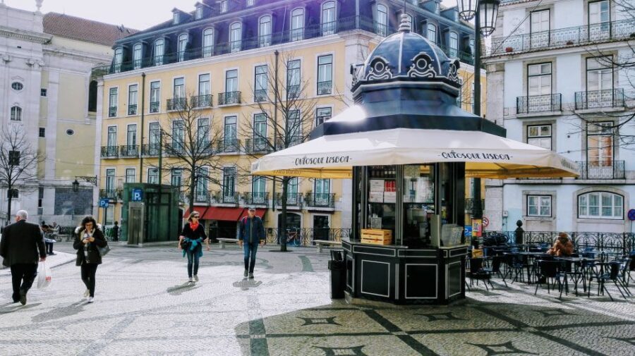 Lisbon: Layover Tour with Airport Pickup and Drop-Off - Guide Flexibility That Actually Helps: From Flight Changes to Extra Time