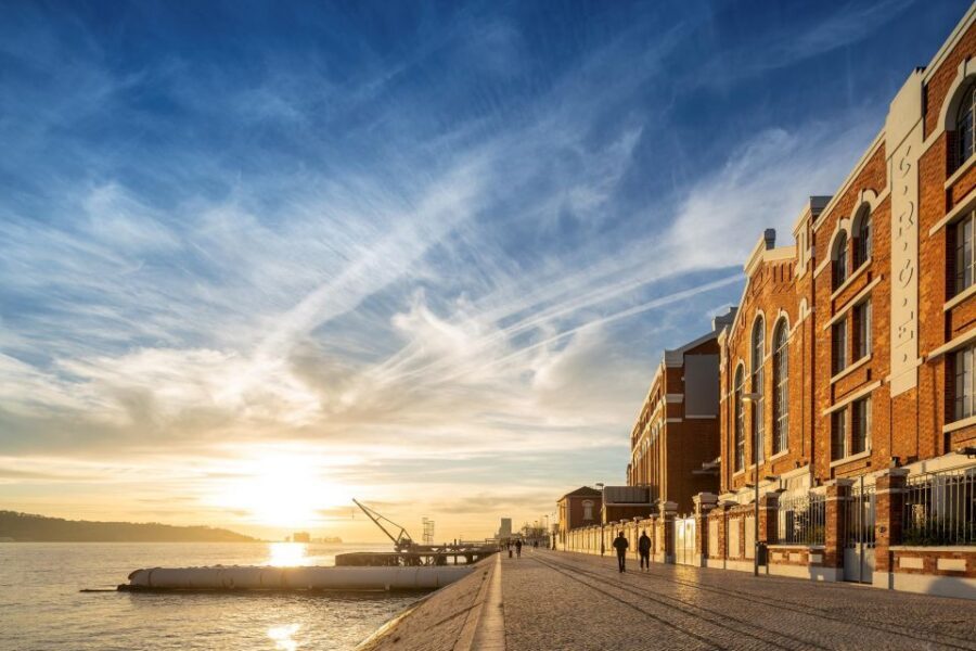 Lisbon: MAAT Gallery and MAAT Central Entry Tickets - Timing your visit in Belém: how to plan for a calm day