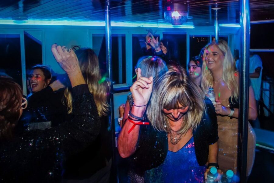 Lisbon: New Year's Eve with Live Dj Fireworks and Open Bar - Praça do Comércio: the fireworks staging point