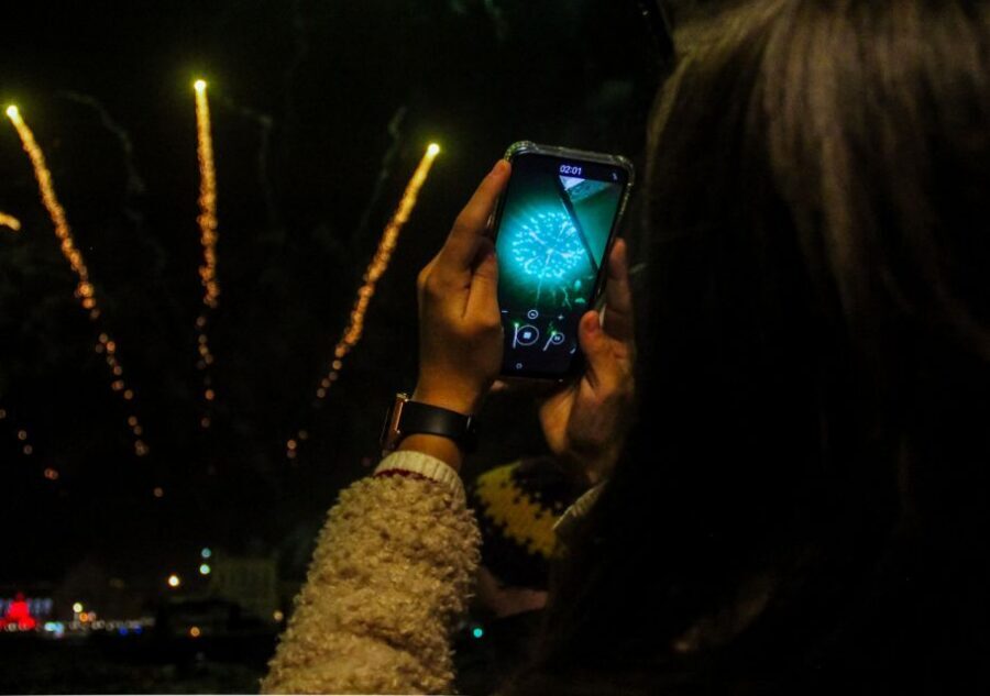 Lisbon: New Year's Eve with Live Dj Fireworks and Open Bar - Drinks, cheese, and champagne at midnight