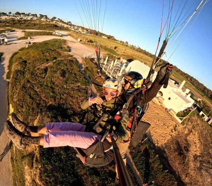Lisbon: Paragliding Tandem Flight - 30 minutes up there: sightseeing vs. acrobatics
