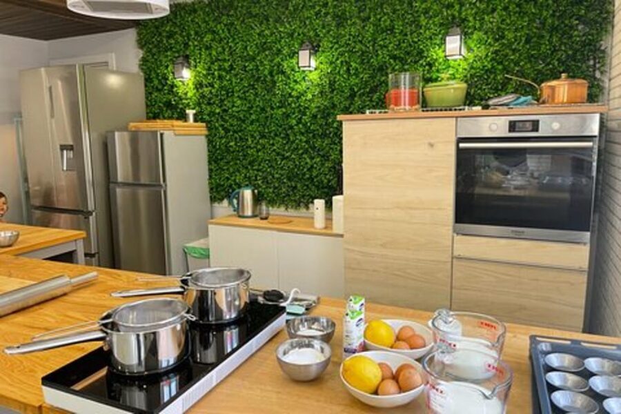 Lisbon: Pasteis de Nata Baking Class - Finding the kitchen studio: green gate, private yard