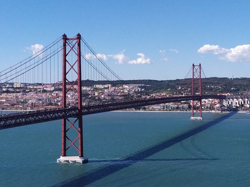 Lisbon: Pena Palace-Cabo da Roca & Cascais Private Tour - Azenhas do Mar Lunch: Cliffside Views and a Meal That Feels Like Part of the Trip