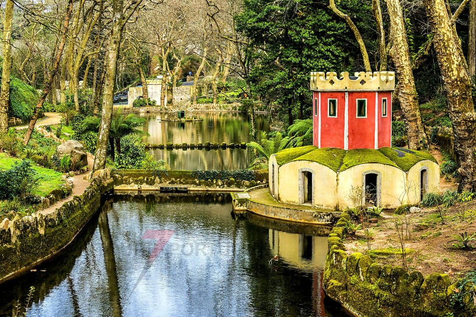 Lisbon: Pena Palace, Moorish Castle, Qta. Regaleira & Sintra - Castle of the Moors: fortress walls and that big Sintra-to-ocean view