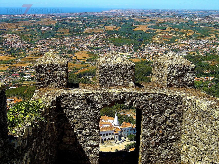 Lisbon: Pena Palace, Moorish Castle, Qta. Regaleira & Sintra - Cabo da Roca and Cascais: a short coast hit with real impact
