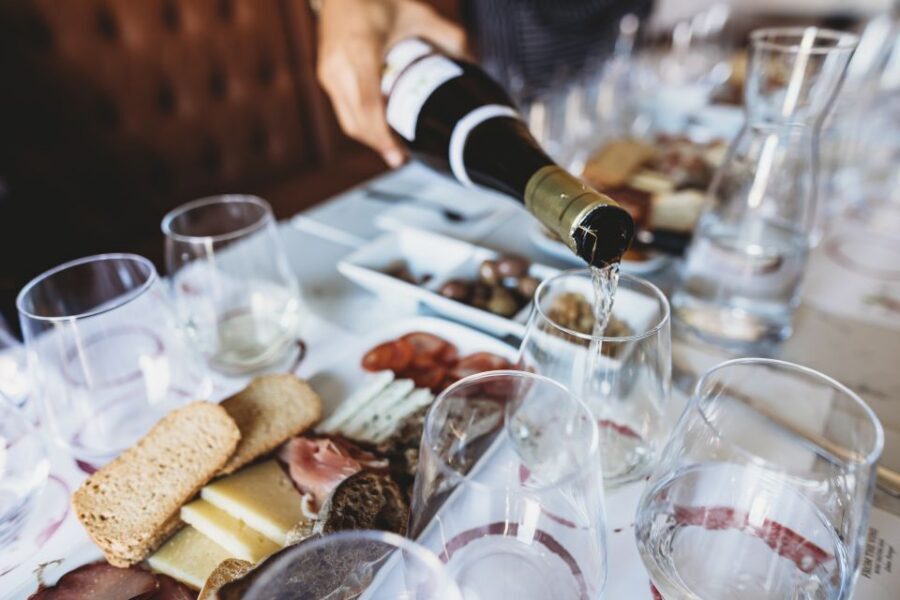 Lisbon: Portuguese Wine and Cheese Tasting with Lunch - The 6-wine Portugal road trip: how the regions connect