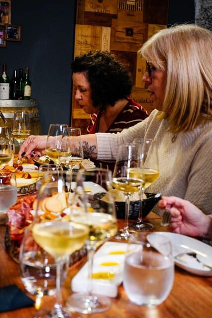Lisbon: Premium Wine and Tapas Tasting Session - Cheese, jams, and the pairing tricks your palate will notice