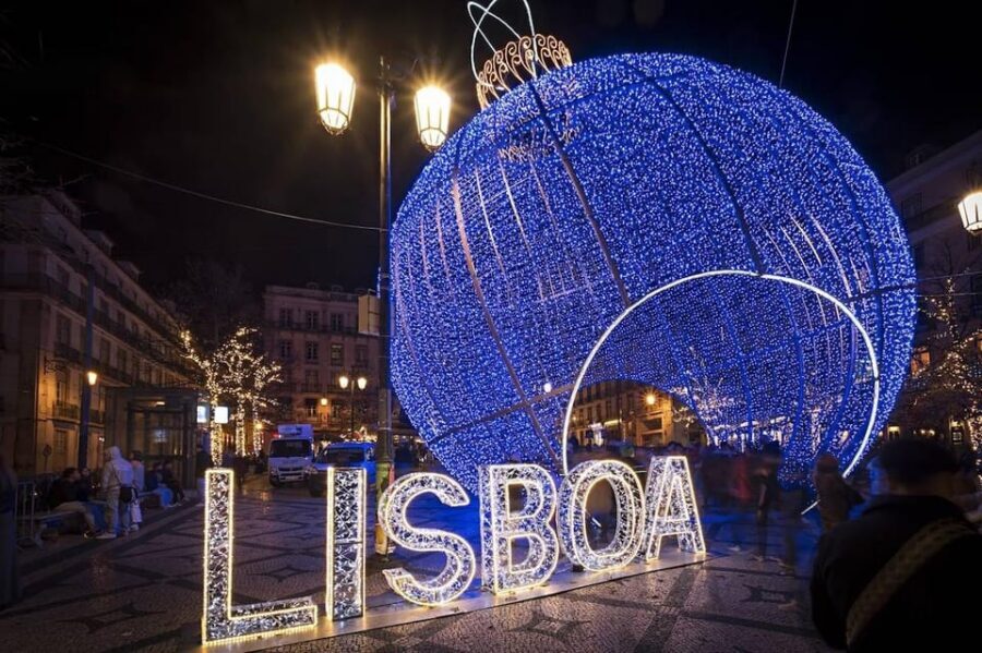 Lisbon: Private Christmas Lights Tour by Eco Tuk Tuk - Commerce Square and Baixa Pombalina Lights: The Central Glow Moment