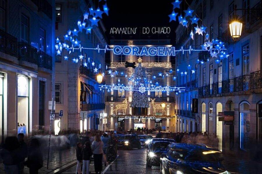Lisbon: Private Christmas Lights Tour by Eco Tuk Tuk - San Pedro de Alcântara Viewpoint: A Fast Route to Big City Views