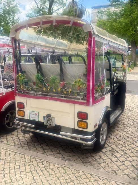 Lisbon: Private City Tour by Eco-friendly Tuk Tuk - Stop 4: The Pink Street quick snap