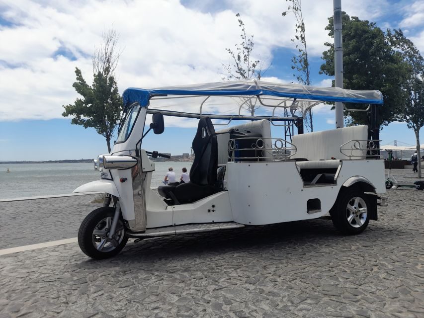 Lisbon: Private Eco Tuk-Tuk Tour for 2 Hours - Key highlights to look for