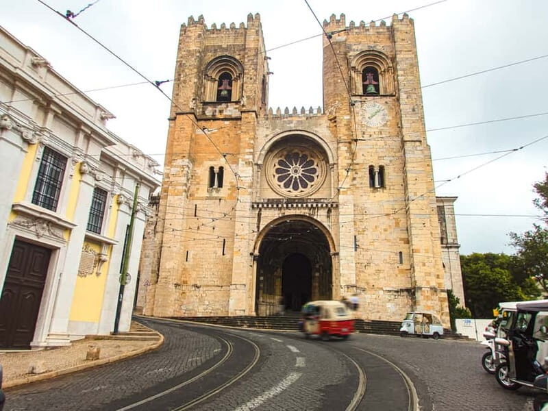 Lisbon: Private Grand Experience City Tour - Estrela and Mouraria: Add Color, Add Contrast