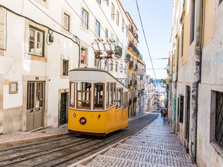 Lisbon: Private Guided Tour by Electric Tuk Tuk - Ribeira das Naus and Praça Luís de Camões: where city and river meet