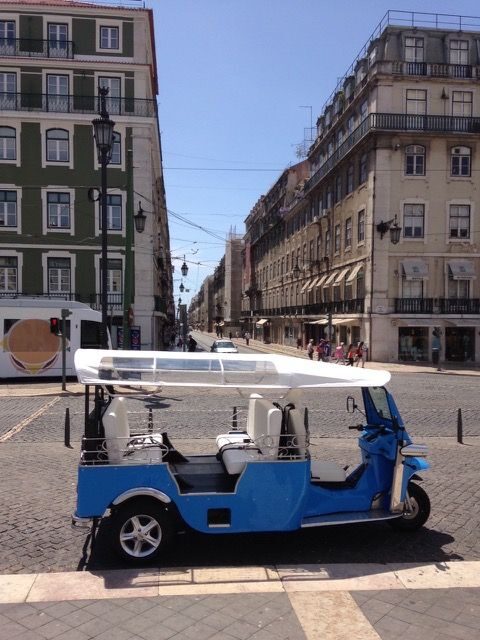 Lisbon: Private Guided Tour of Historical Center by Tuk Tuk - Your 2.5-hour plan starting from Rossio