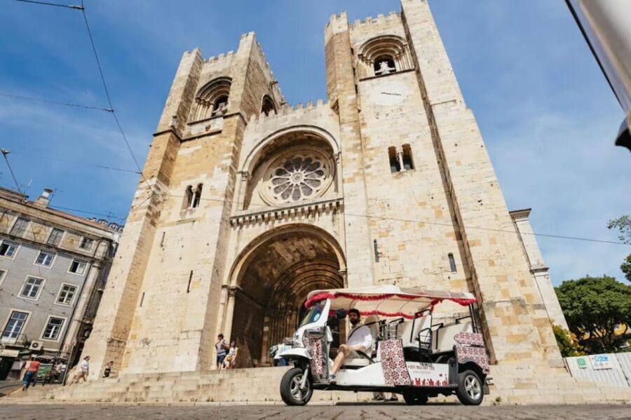 Lisbon: Private Guided Tuk-Tuk Tour with Hotel Pickup - What to watch for on the day you book