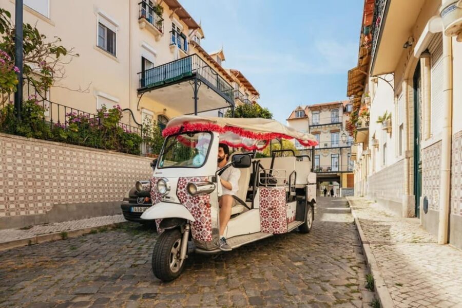 Lisbon: Private Guided Tuk-Tuk Tour with Hotel Pickup - Pastéis de Belém: how to plan a custard-tart stop
