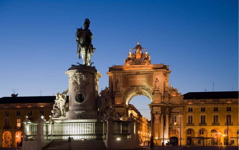 Lisbon: Private Night Tour with Fado Dinner Show - Alfama Dinner and Live Fado: The Heart of the Evening