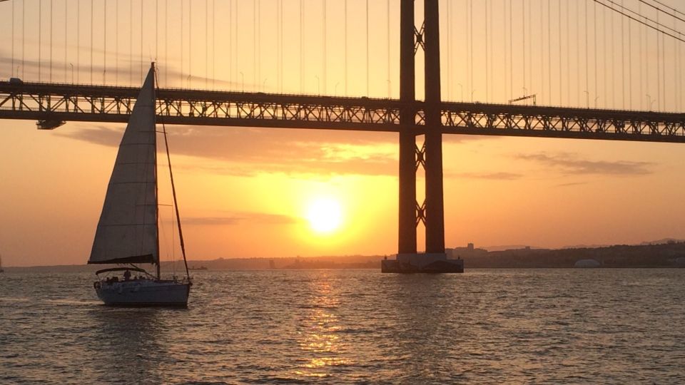 Lisbon: Private Tagus River Sunset Cruise on a Luxury Boat - Castle Quarter and Alfama: the hills that make Lisbon Lisbon