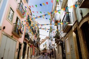 Lisbon: Private Tour with Locals – Highlights & Hidden Gems - Praça do Comércio: the showpiece square with real city logic