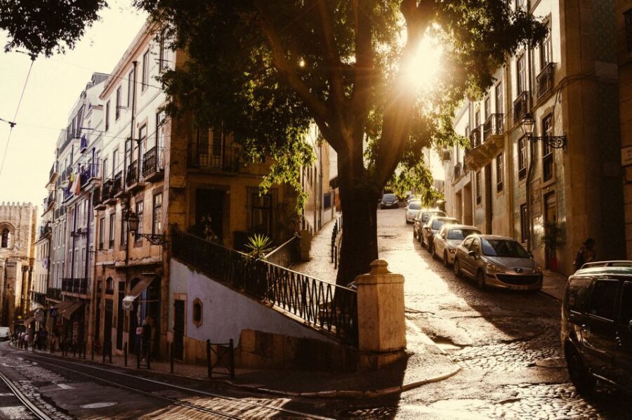 Lisbon: Private Tour with Locals – Highlights & Hidden Gems - How the guide turns “highlights” into a real day in Lisbon